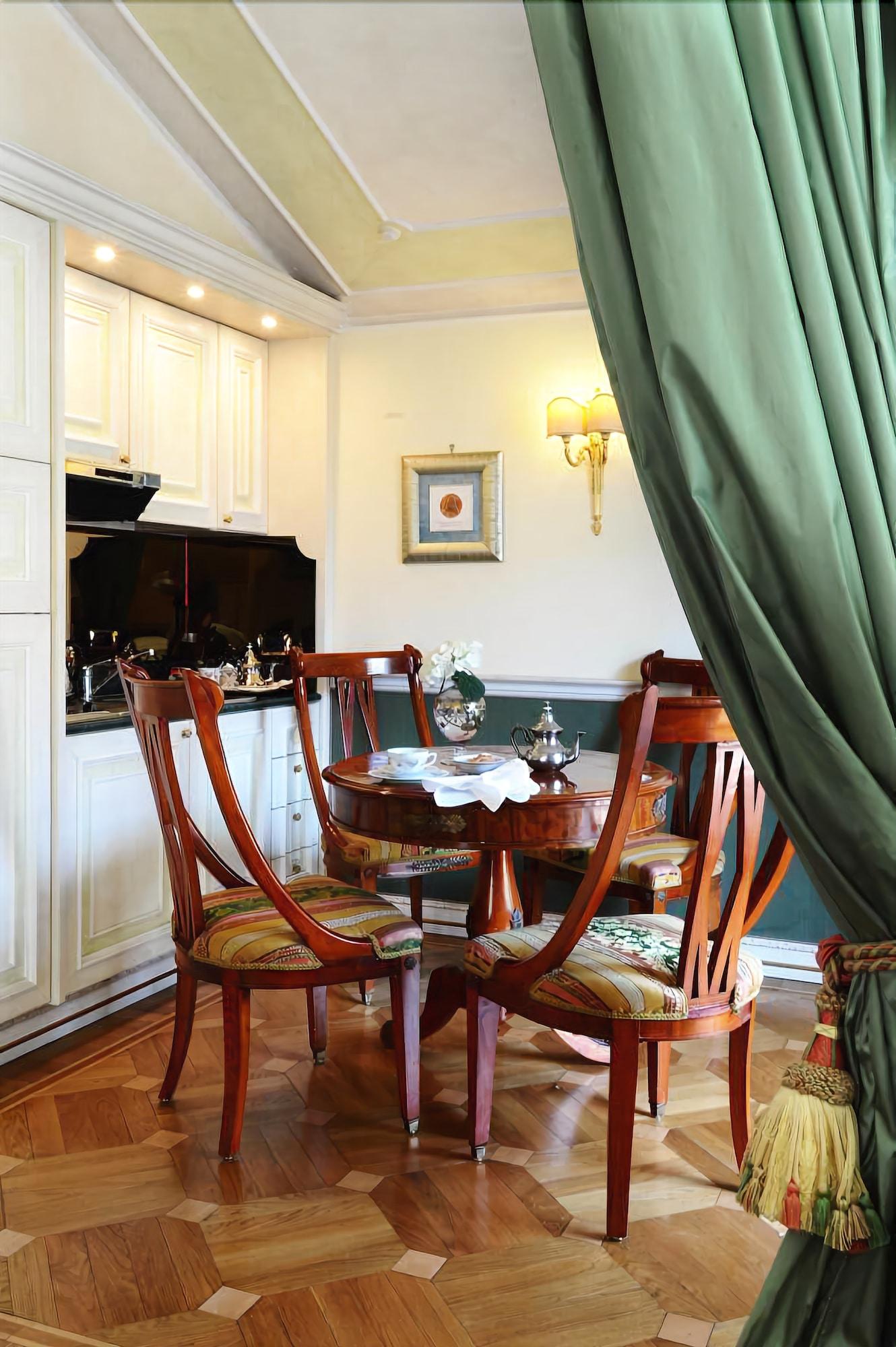 Petit Palais Hotel De Charme Мілан Ресторан фото